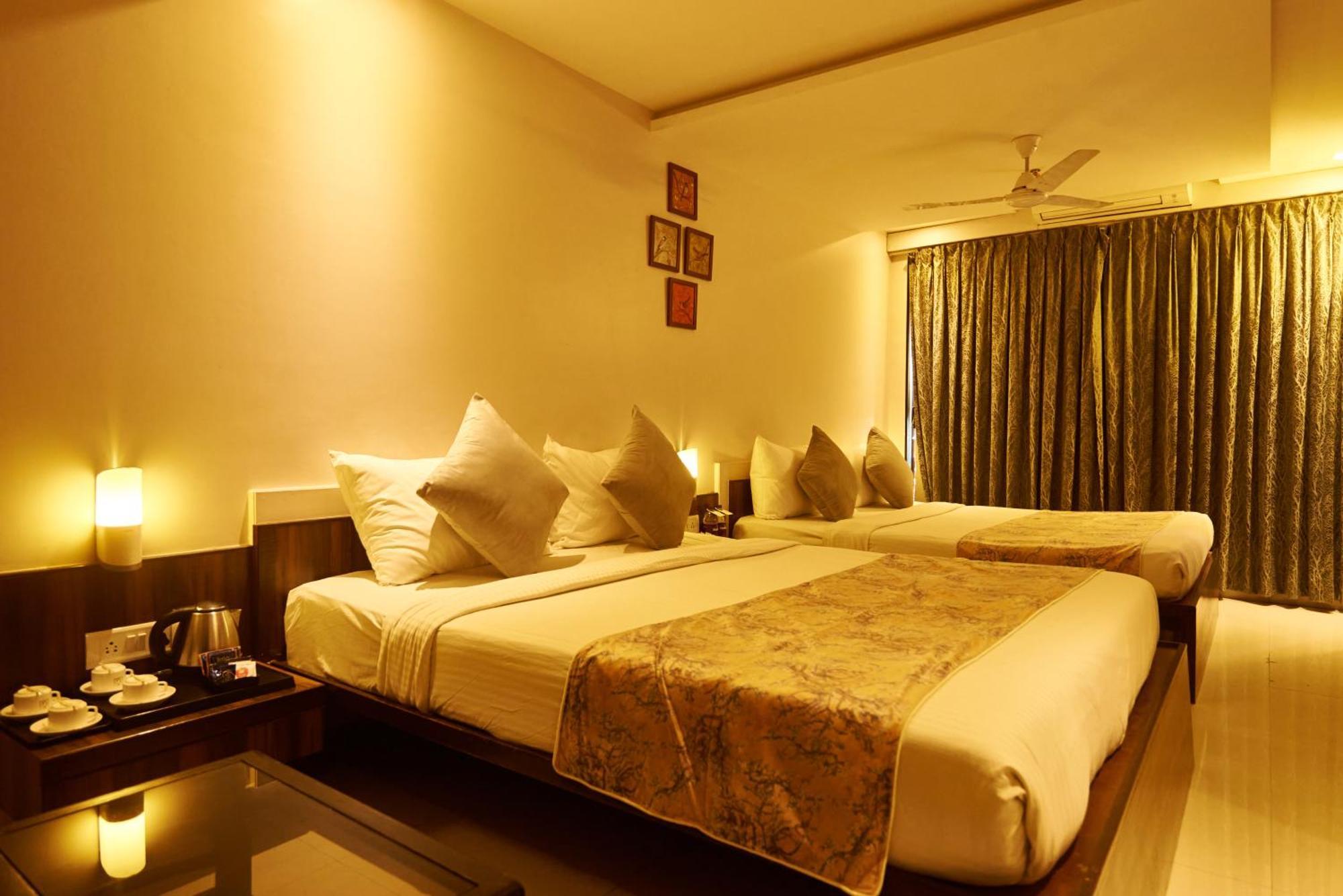 Hotel G-Square - Shirdi Bagian luar foto